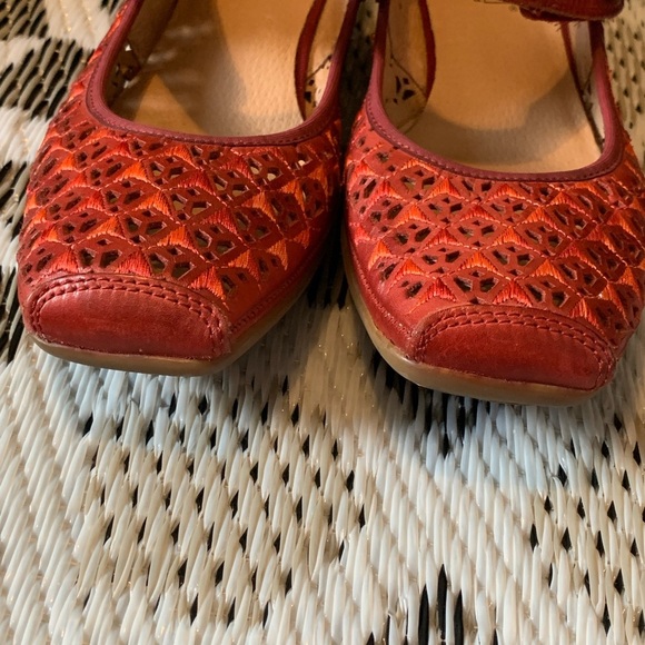 Pikolinos Red Flats with Perforated Design - Picture 5 of 11